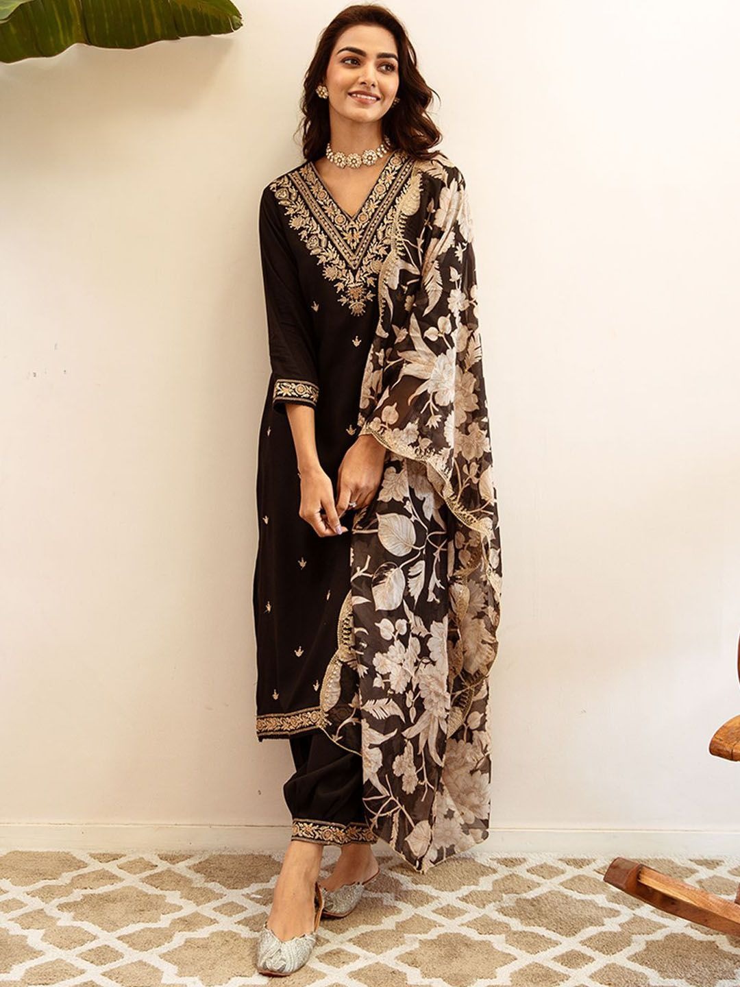 imgi_132_c78e6ae4-0d17-4a46-915e-d955d92487a01716000841537IndoEraBlackEmbroideredStraightKurtaSalwarWithDupattaset1 Shop Ethnic Motifs Embroidered Kurta with Salwar & Dupatta – elegant 3-piece festive wear with thread embroidery. Curated by Renu Baliyan, Nity Baliyan & Bharti Tomar.