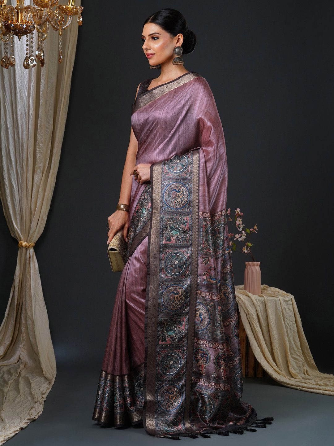 imgi_134_TeseWNfv_94b4e235d26743f4ba694a3824738993 Product Details Design Details Camel brown and gold-toned block print saree Kalamkari printed saree with woven design border Has zari detail The saree comes with an unstitched blouse piece The blouse worn by the model might be for modelling purpose only. Check the image of the blouse piece to understand how the actual blouse piece looks like. Size & Fit Length: 5.5 metres plus 0.8 metre blouse piece Width: 1.06 metres (approx.) Material & Care Saree Fabric: Silk Blend Blouse Fabric: Silk Blend Machine Wash