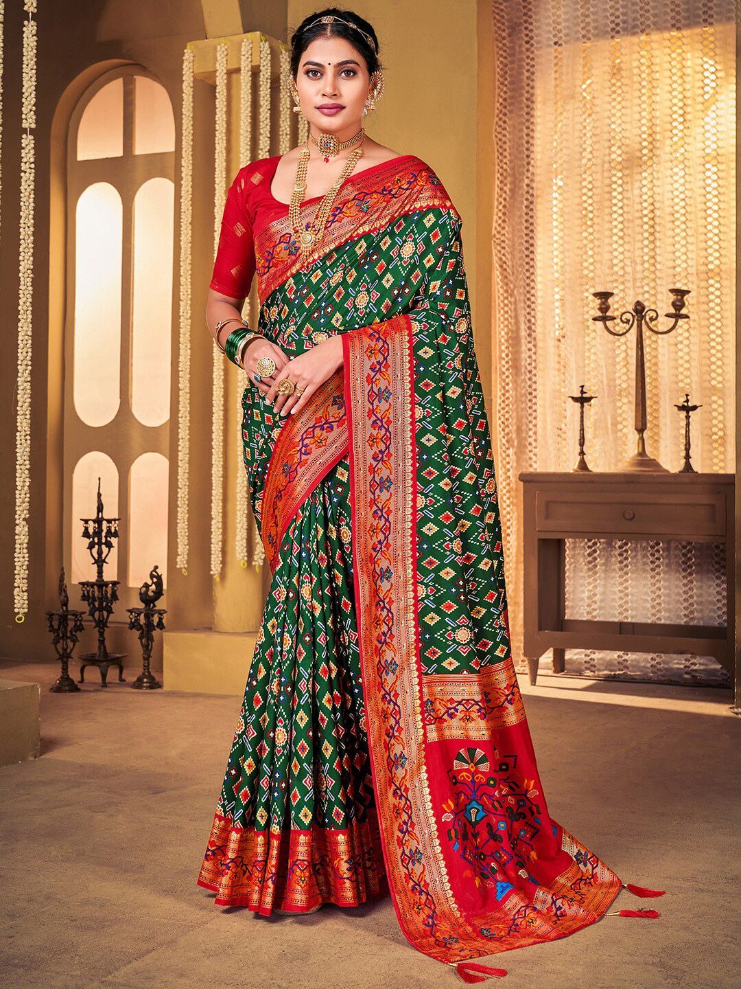 Product Details Design Details Navy blue and red patola saree Woven design saree with woven design border Has zari detail The saree comes with an unstitched blouse piece The blouse worn by the model might be for modelling purpose only. Check the image of the blouse piece to understand how the actual blouse piece looks like. Size & Fit Length: 5.5 metres plus 0.8 metre blouse piece Width: 1.06 metres (approx.) Material & Care Saree Fabric : Silk Blend Blouse Fabric: Silk Blend Dry Clean